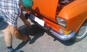 štartovanie moskviča pomocou paky | oprava autoskla Nitra